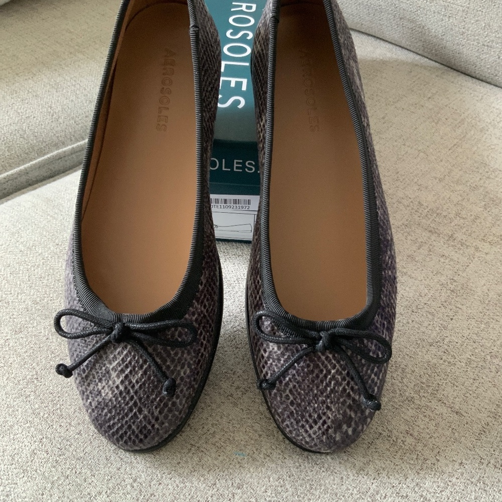 Aerosols Ballet Flats, Faux Suede NEW Size 6.5 Medium Width